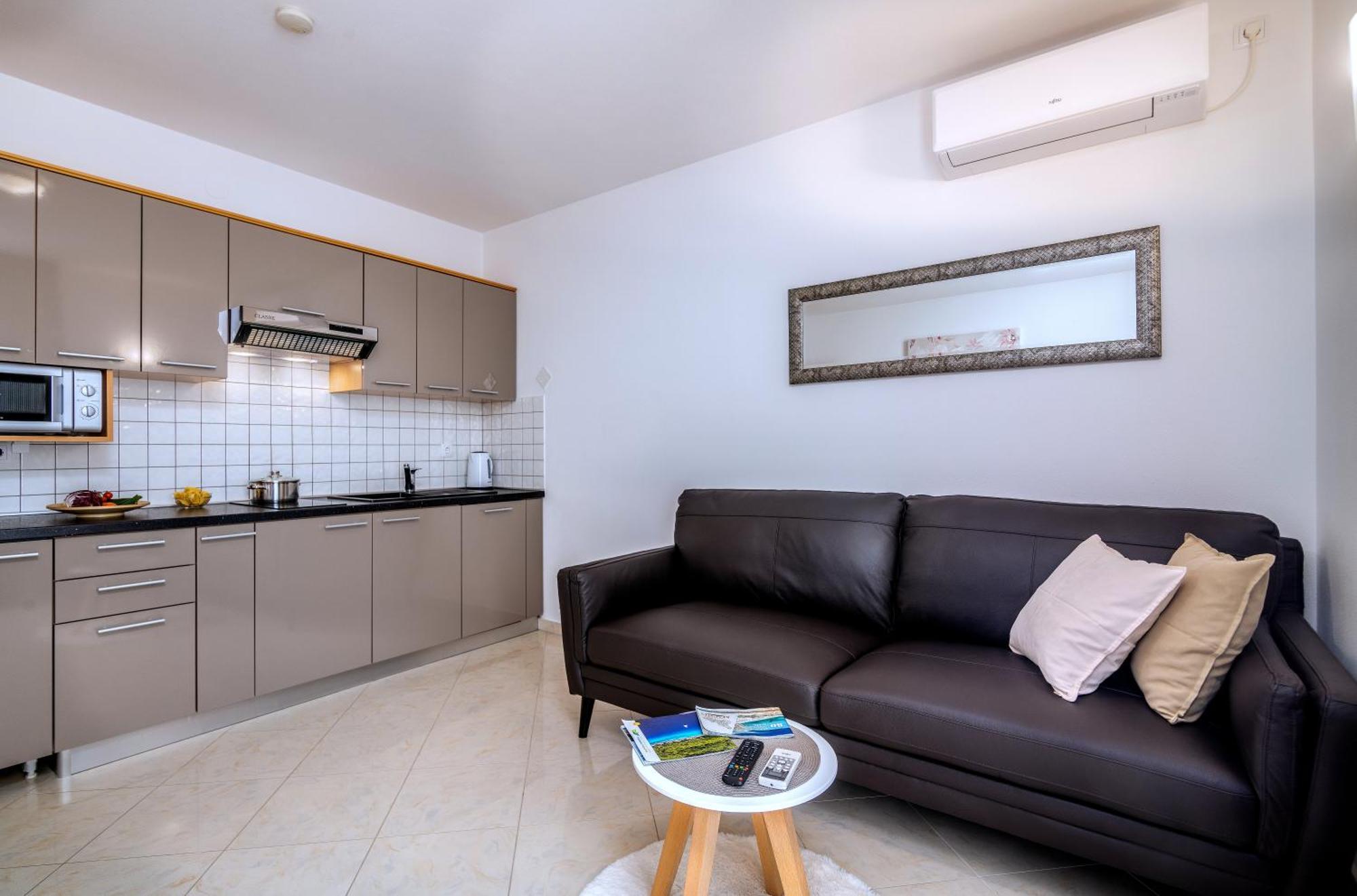 Apartments Kvarner 2 Малинска Экстерьер фото