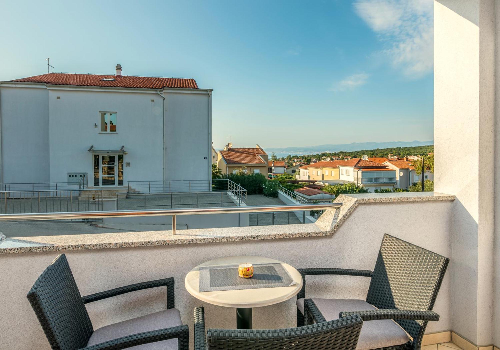 Apartments Kvarner 2 Малинска Экстерьер фото