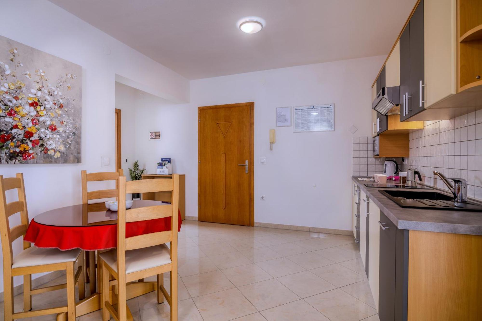 Apartments Kvarner 2 Малинска Экстерьер фото