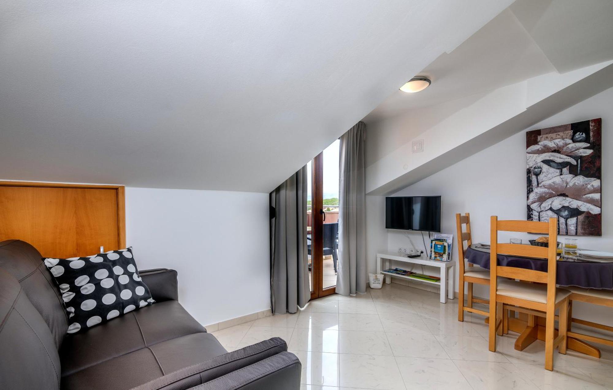 Apartments Kvarner 2 Малинска Экстерьер фото