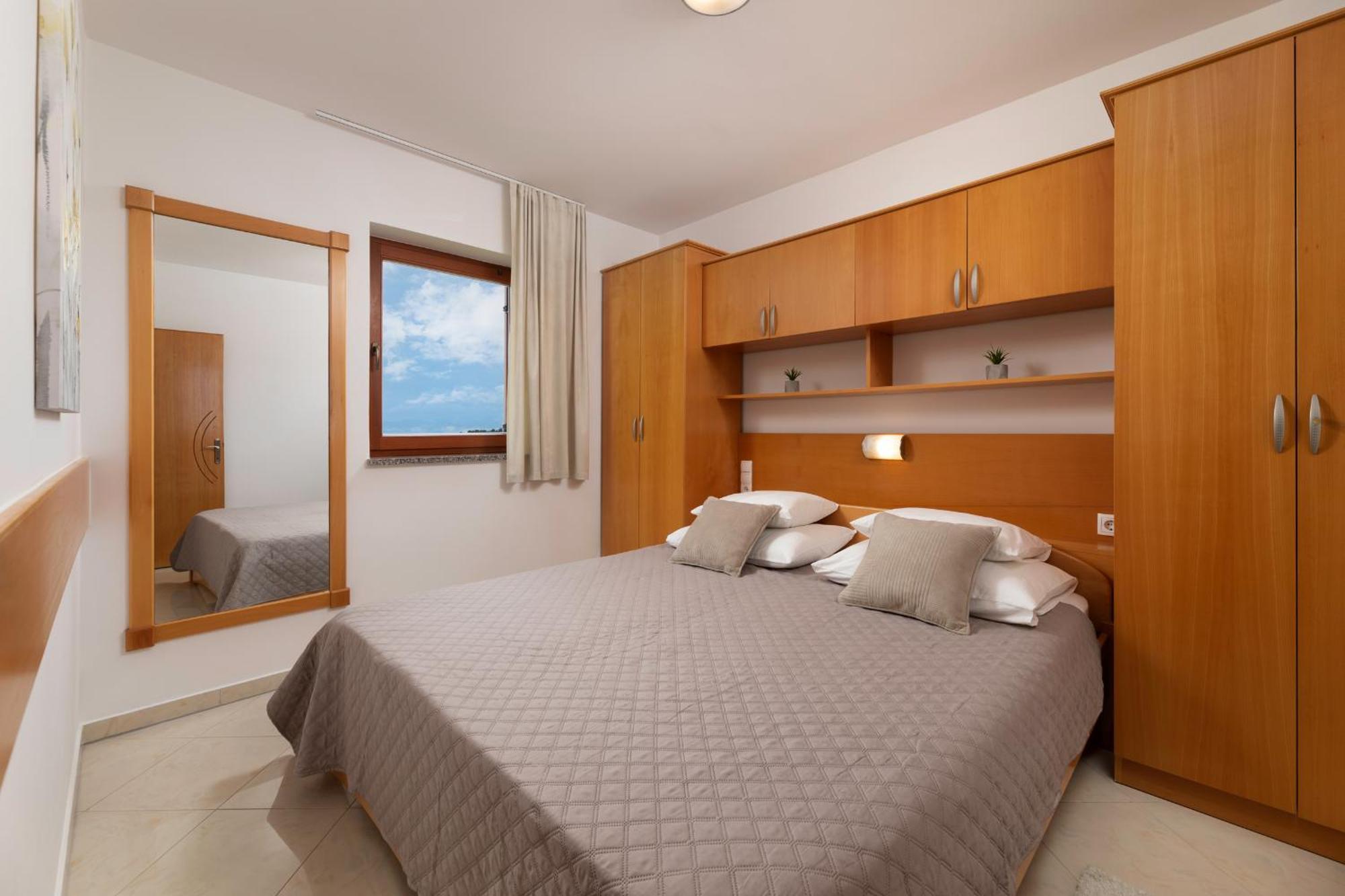 Apartments Kvarner 2 Малинска Экстерьер фото