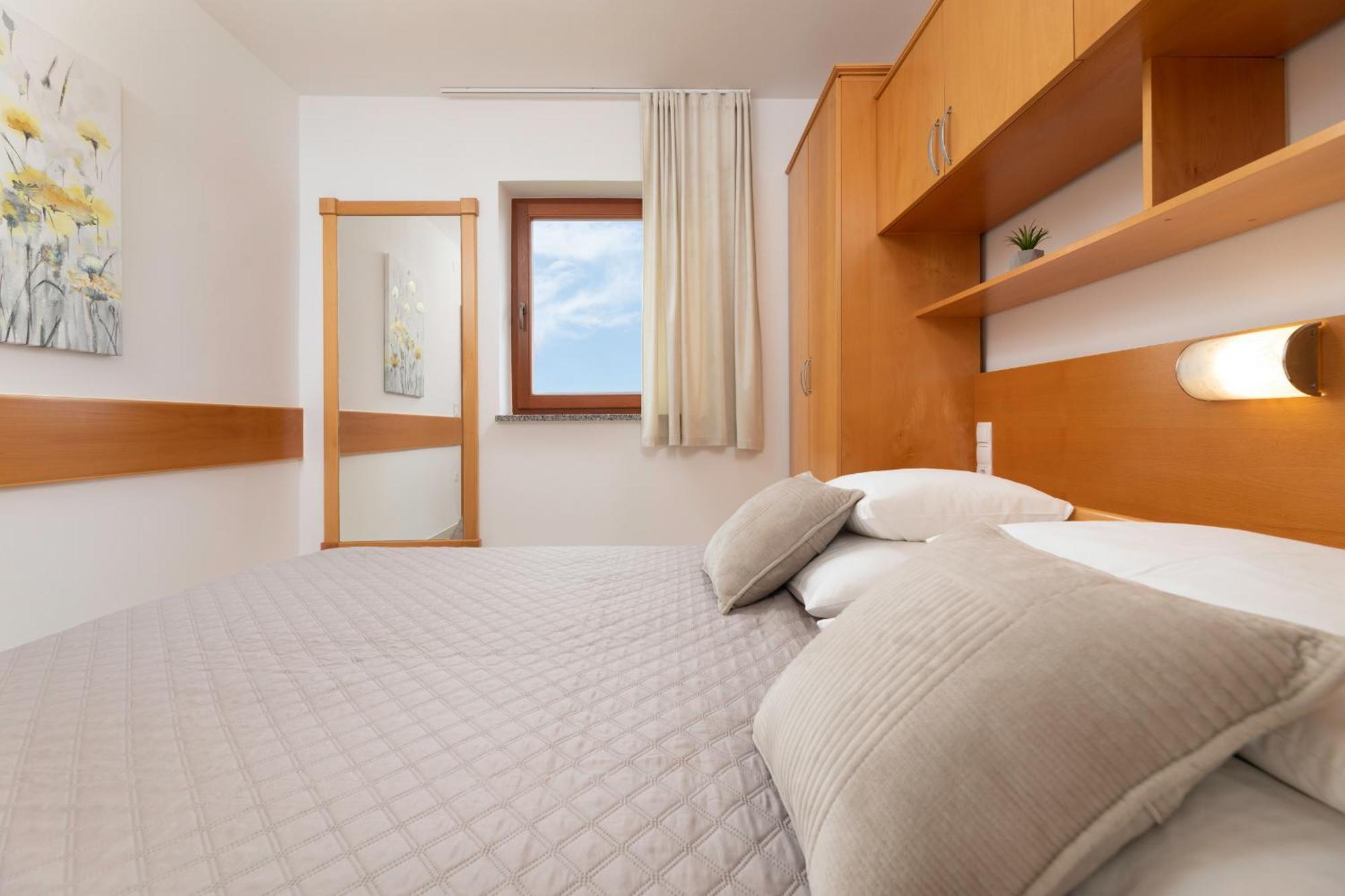 Apartments Kvarner 2 Малинска Экстерьер фото