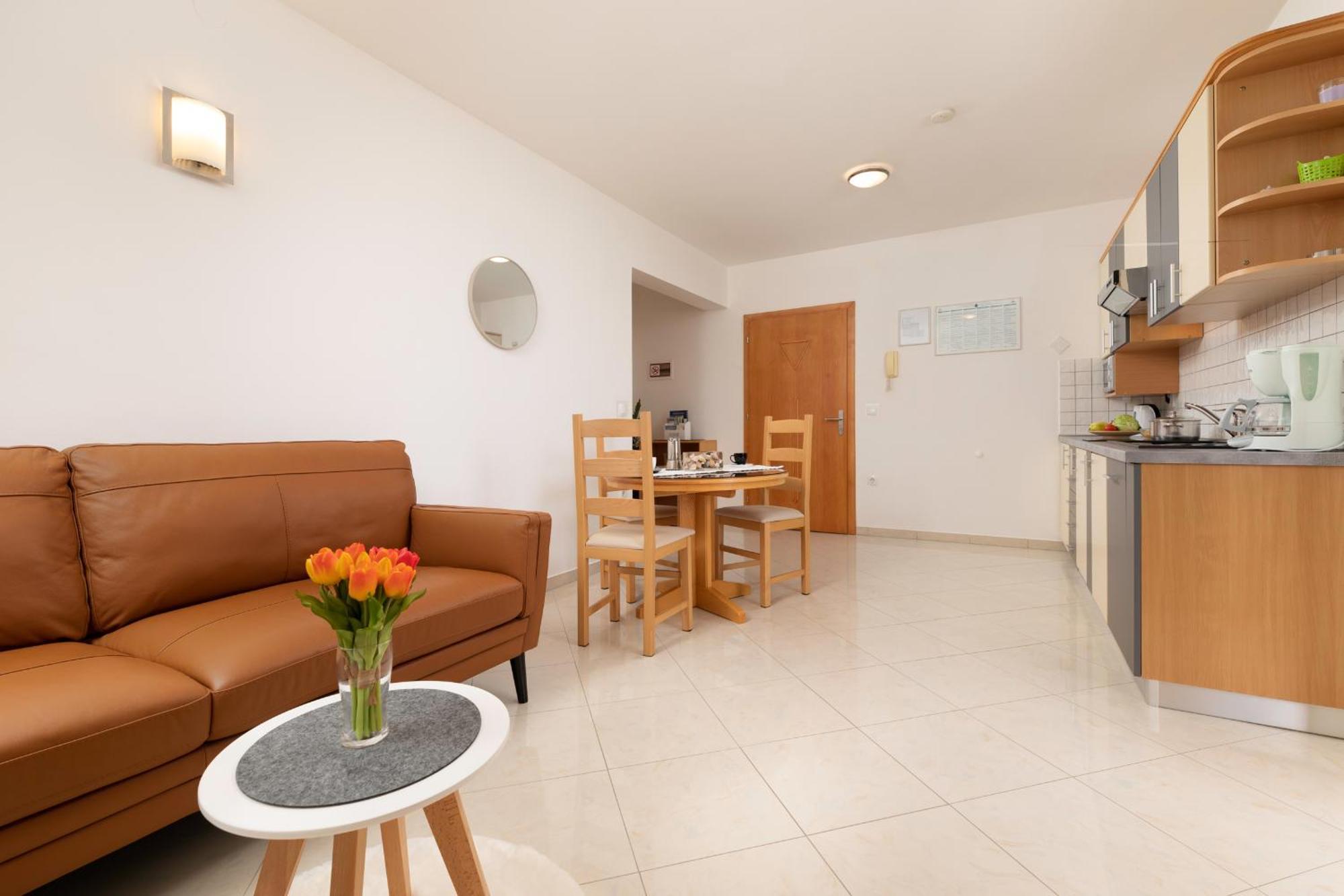 Apartments Kvarner 2 Малинска Экстерьер фото