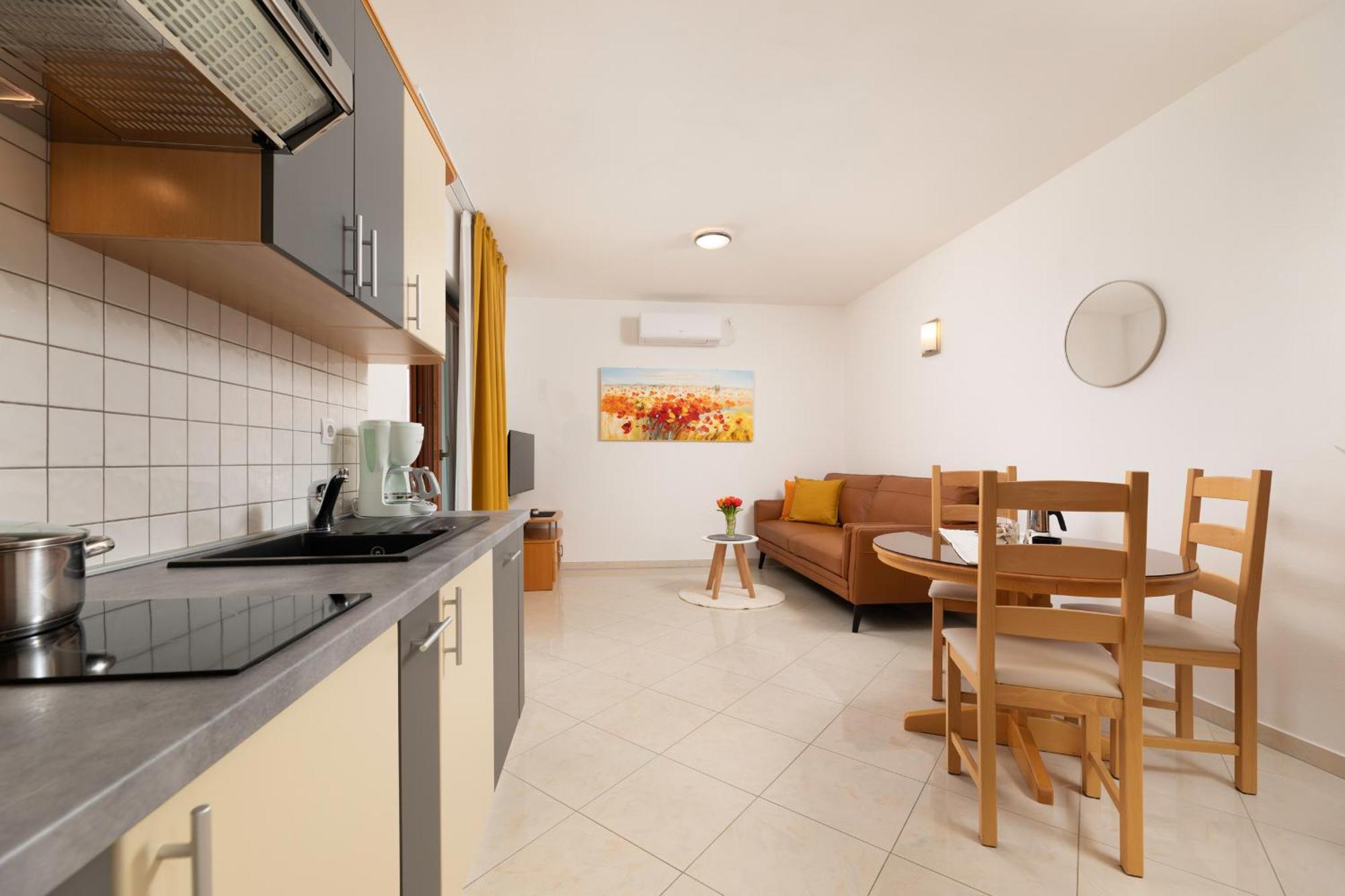 Apartments Kvarner 2 Малинска Экстерьер фото