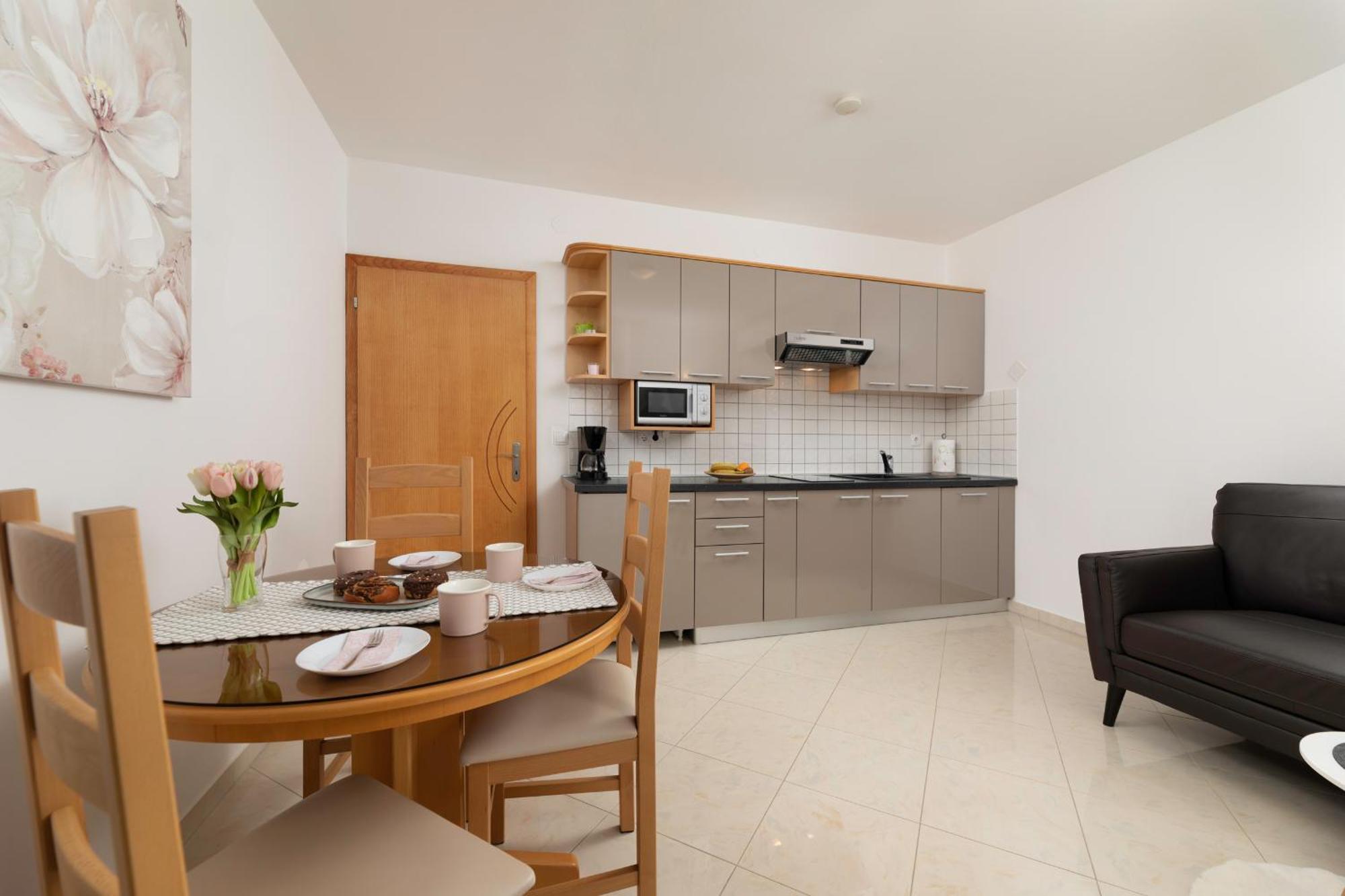 Apartments Kvarner 2 Малинска Экстерьер фото