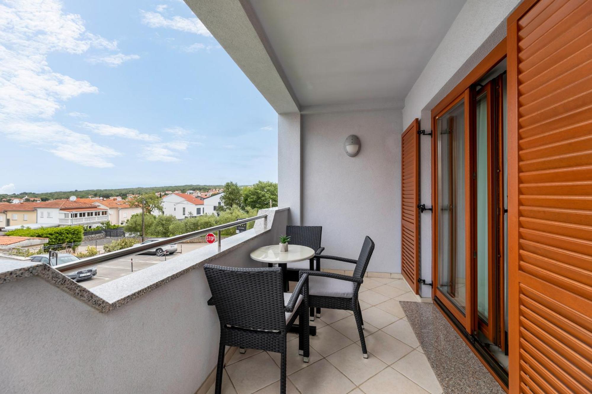 Apartments Kvarner 2 Малинска Экстерьер фото