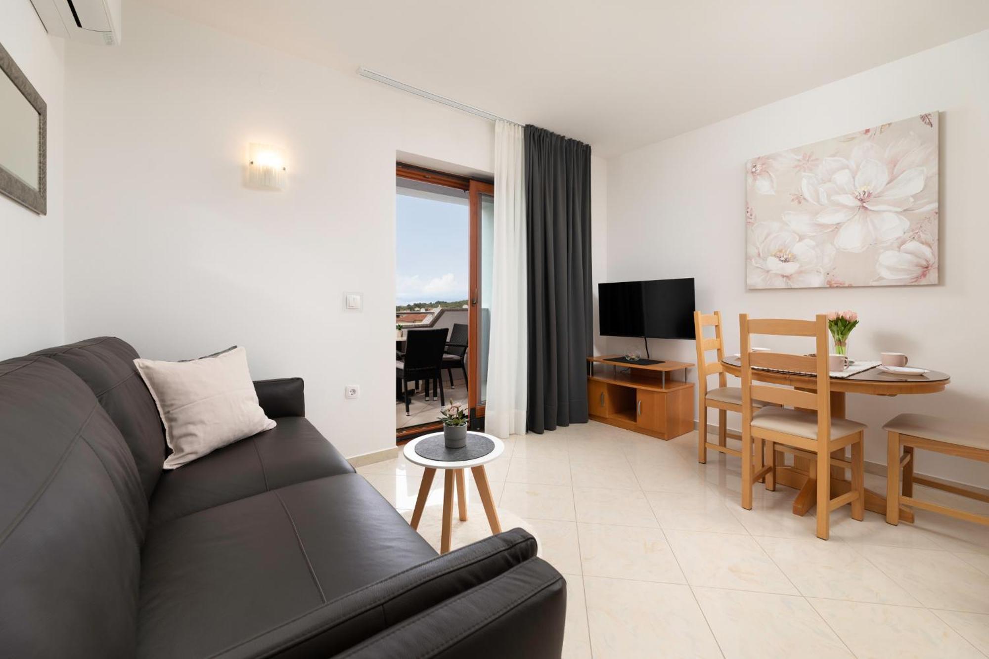 Apartments Kvarner 2 Малинска Экстерьер фото