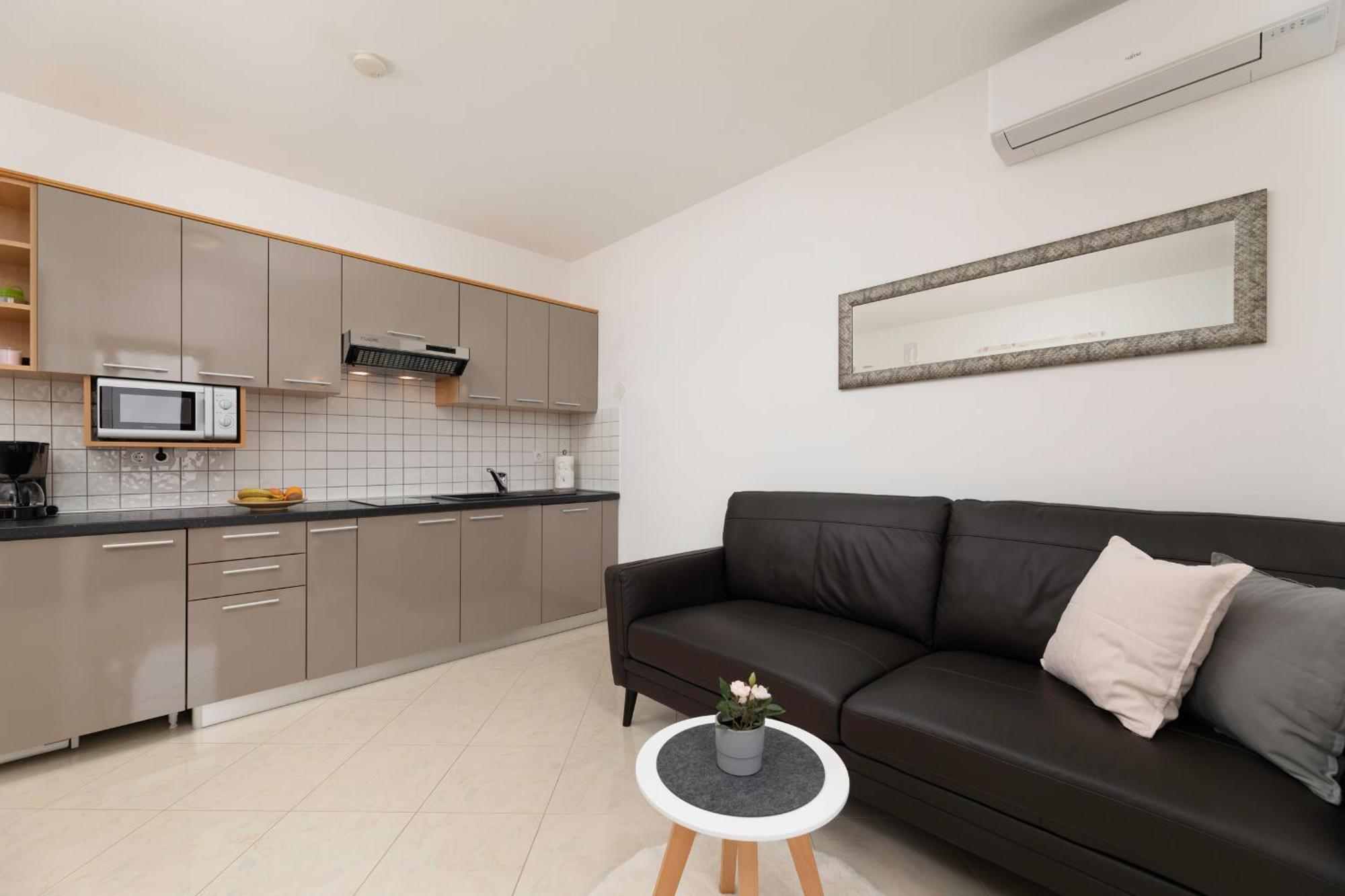 Apartments Kvarner 2 Малинска Экстерьер фото