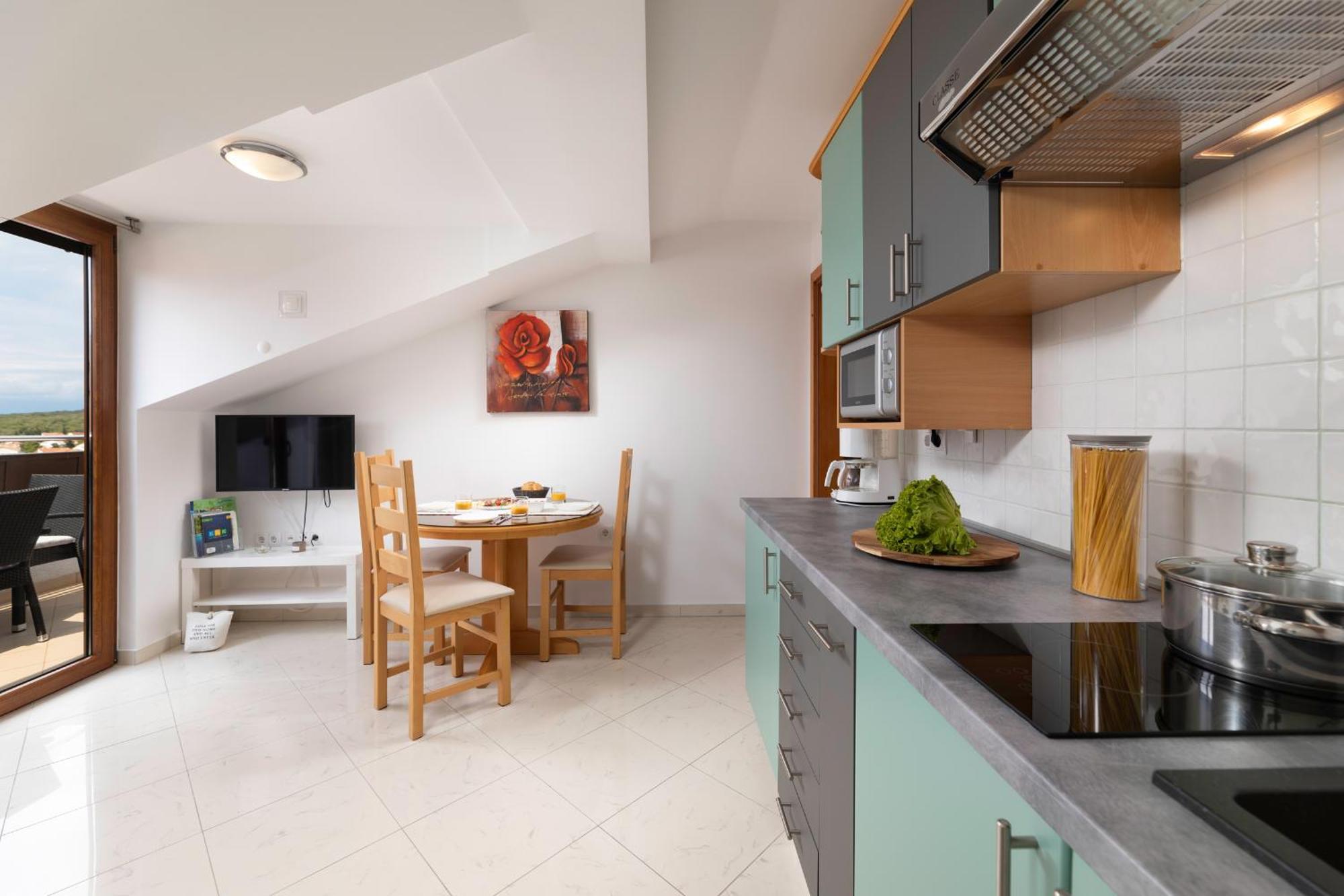 Apartments Kvarner 2 Малинска Экстерьер фото